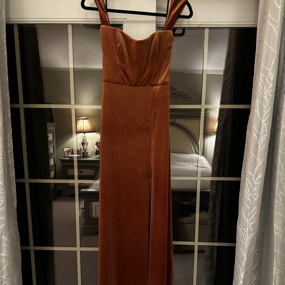 OFF-THE-SHOULDER FLOUNCE SLEEVE VELVET MAXI DRESS IN AUBURN MOON - Small - Picture 3 of 4